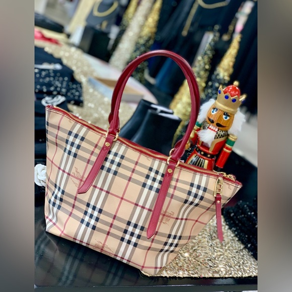 ❌SOLD❌Authentic Burberry tote with red leather - Picture 6 of 17